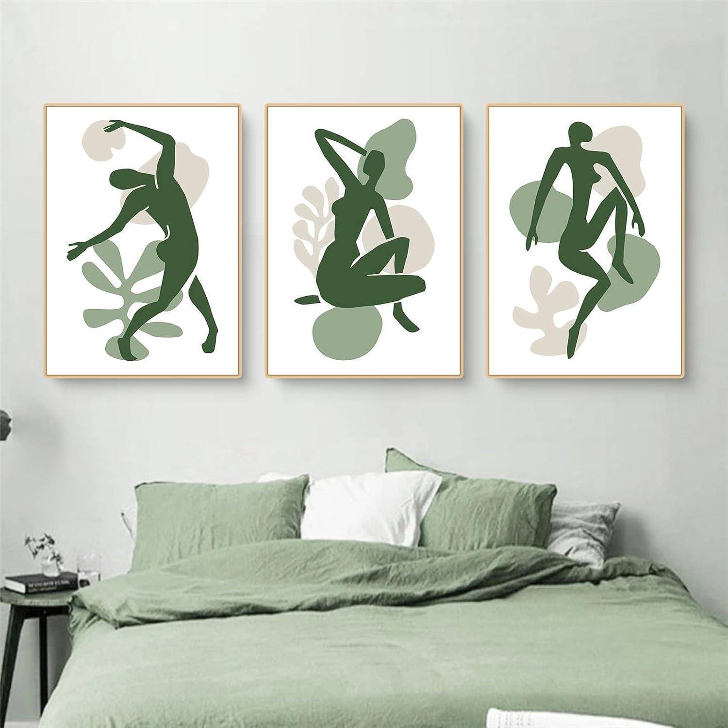Zwei grüne Silhouetten von Menschen in abstrakten Posen sind über einem grün-weißen Bett gerahmt. Jede Silhouette ist mit organischen Formen überlagert.