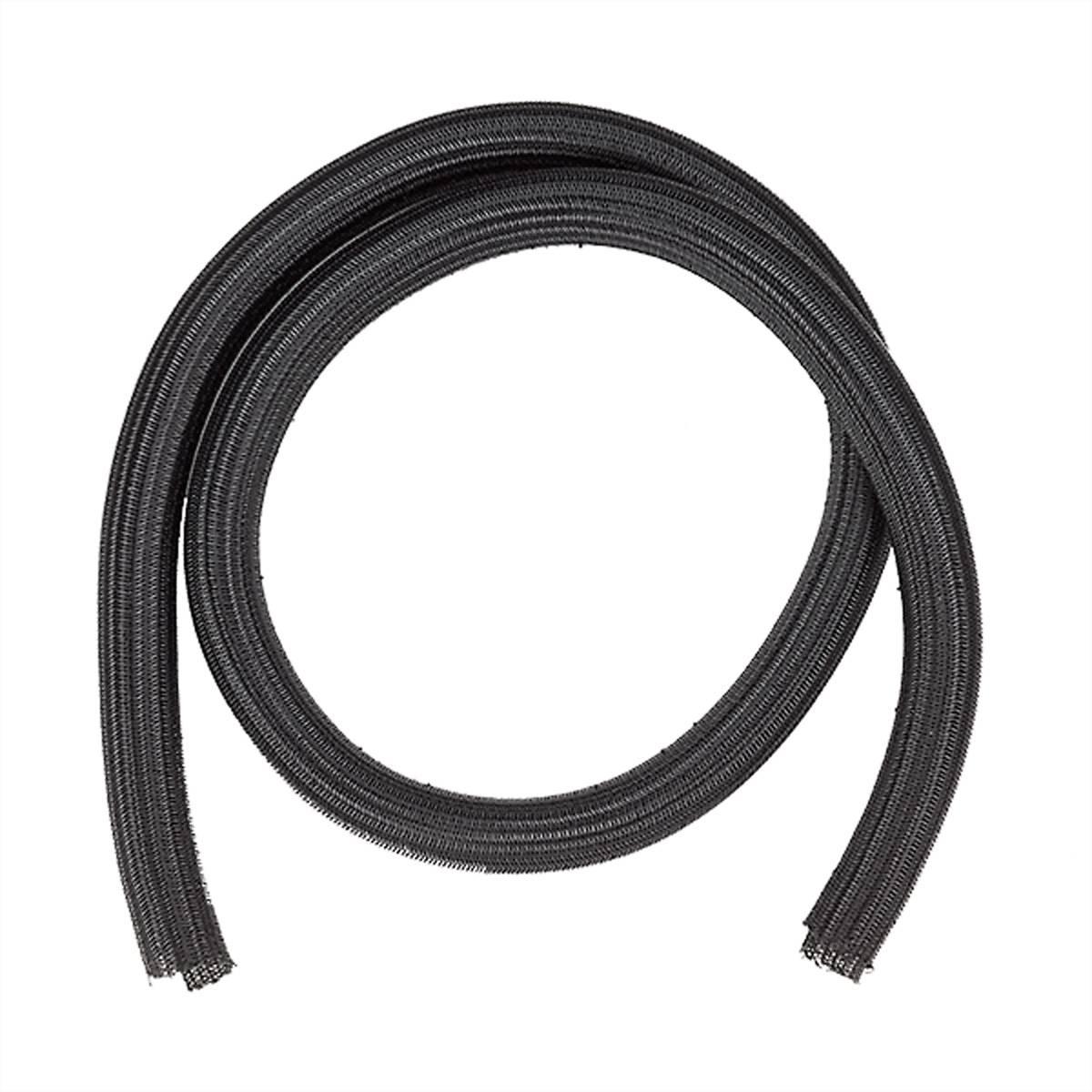 Eine schwarze flexible Schlauch ist in eine kreisförmige Form gegen einen weißen Hintergrund gewickelt.