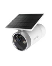 Eine weiße Sicherheitskamera mit angeschlossenem Solarpanel, für den Außeneinsatz konzipiert, die Bilder oder Video aufnimmt und dabei Energieeffizienz in den Vordergrund stellt.