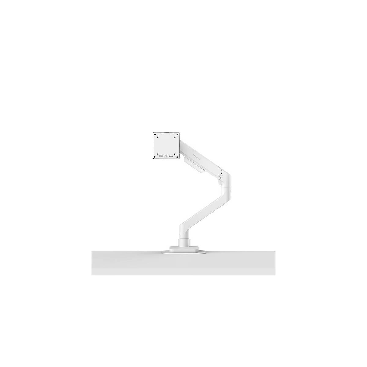 Ein weißer, verstellbarer Monitorarm steht auf einer ebenen Fläche und ist dazu ausgelegt, einen Computerbildschirm zu stützen und zu positionieren.