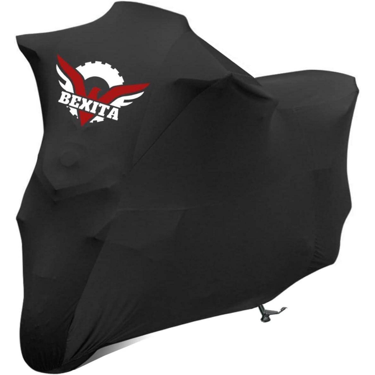 Ein Motorrad, das mit einem schwarzen Stoff überzogen ist, der das Logo 'BEXITA' in Rot und Weiß trägt. Die Abdeckung schützt das gesamte Fahrzeug.