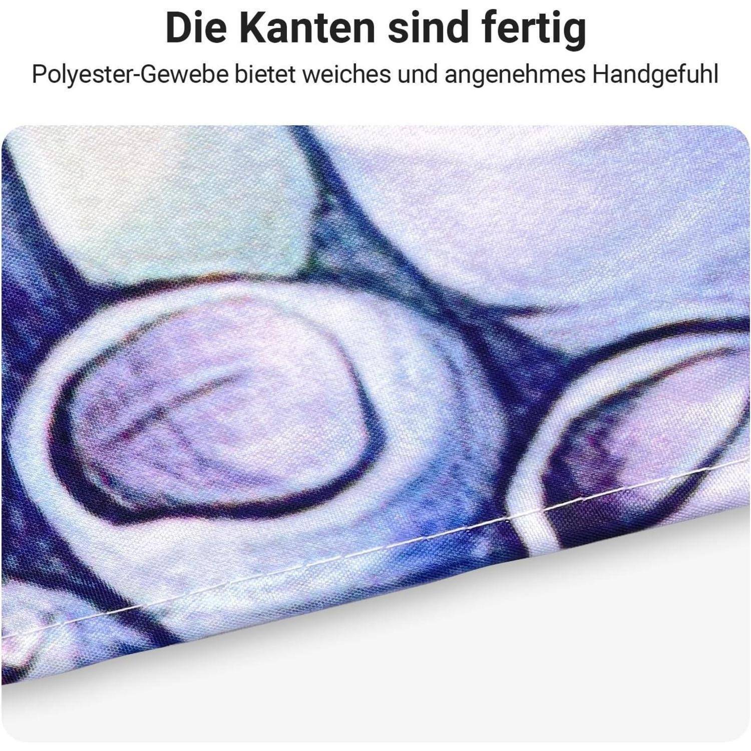 Die Kanten sind fertig' über einem Bild von Stoff mit bearbeiteten Kanten. Bildunterschrift vermerkt die weiche, angenehme Textur des Polyestermaterials.