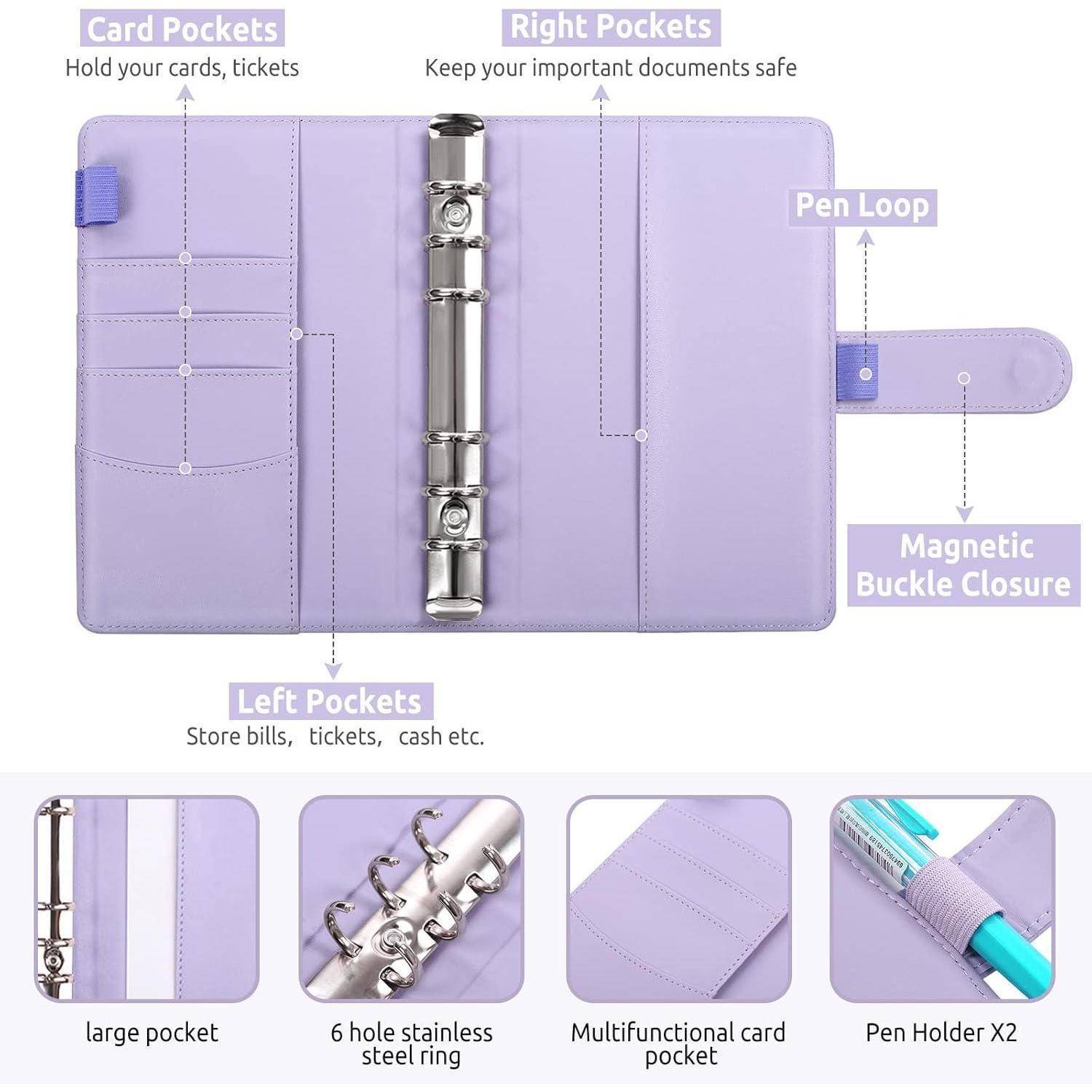 Ein Lavendelplaner, geöffnet, zeigt Karte, Stift und Dokumententaschen mit einer magnetischen Schnalle und einer Stiftschlaufe. Details umfassen einen 6-Loch-Stahlring.
