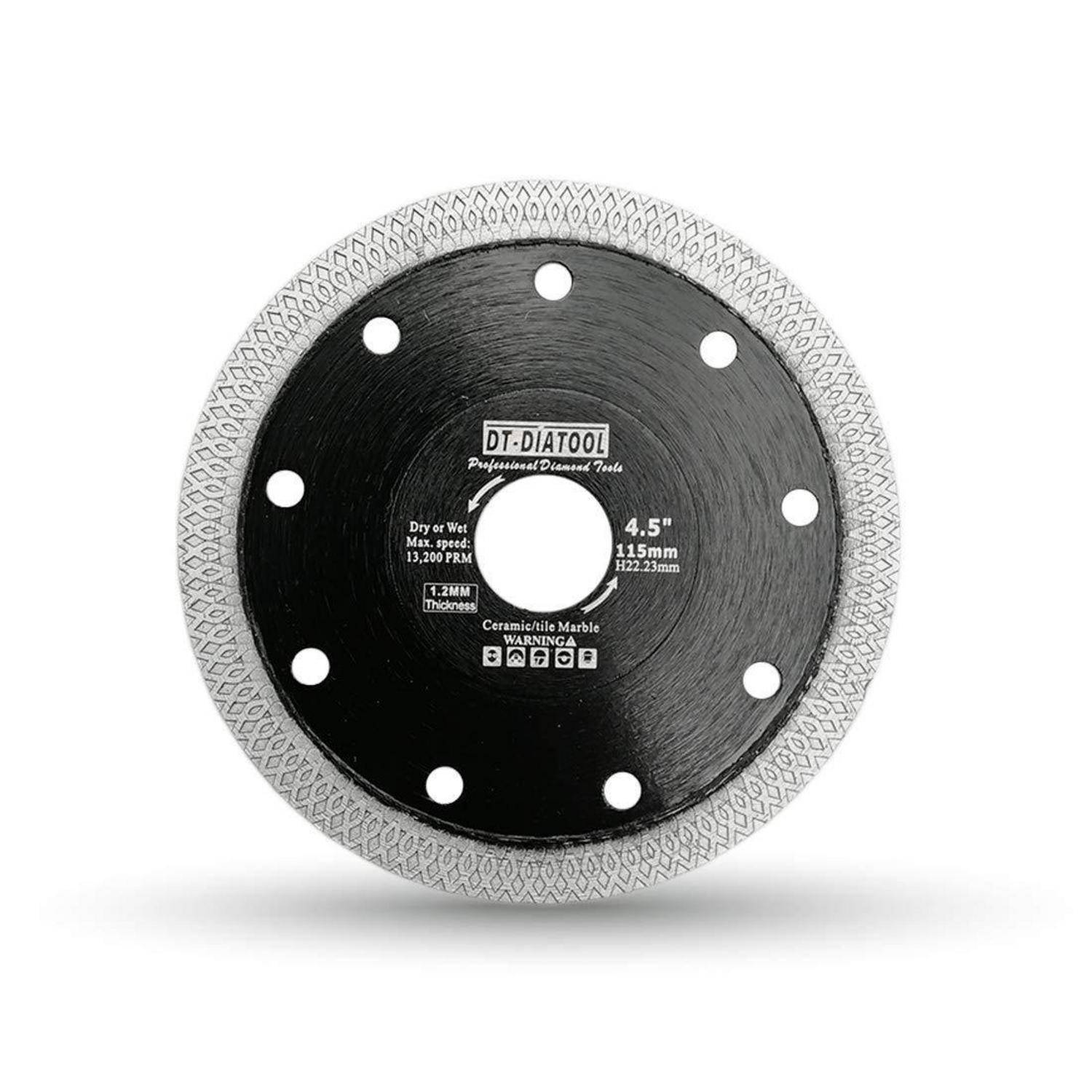Eine runde, schwarze DT-DIATOOL Diamanttrennscheibe mit einer silbernen, strukturierten Kante, gekennzeichnet zum Schneiden von Keramik und Marmor, mit einem Durchmesser von 4,5 Zoll.