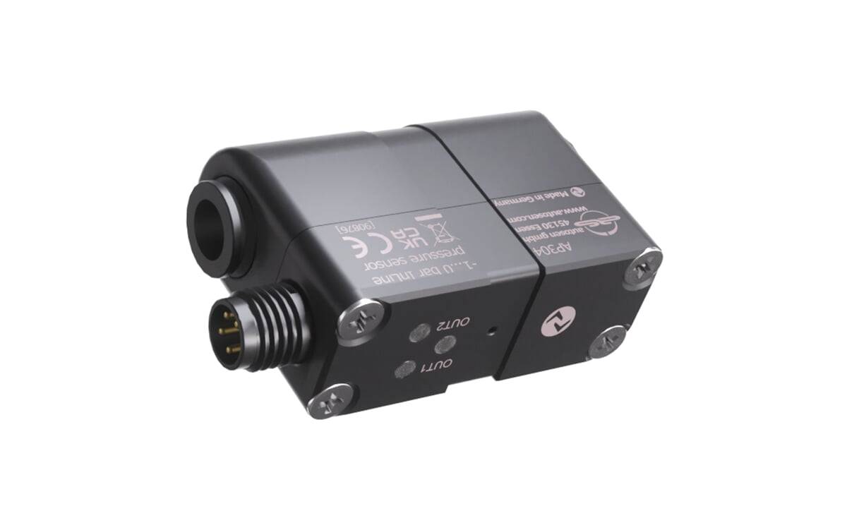 AP-50 Drucksensor mit zylindrischem Anschluss und mehreren beschrifteten Anschlüssen, konzipiert für industrielle Überwachungssysteme.