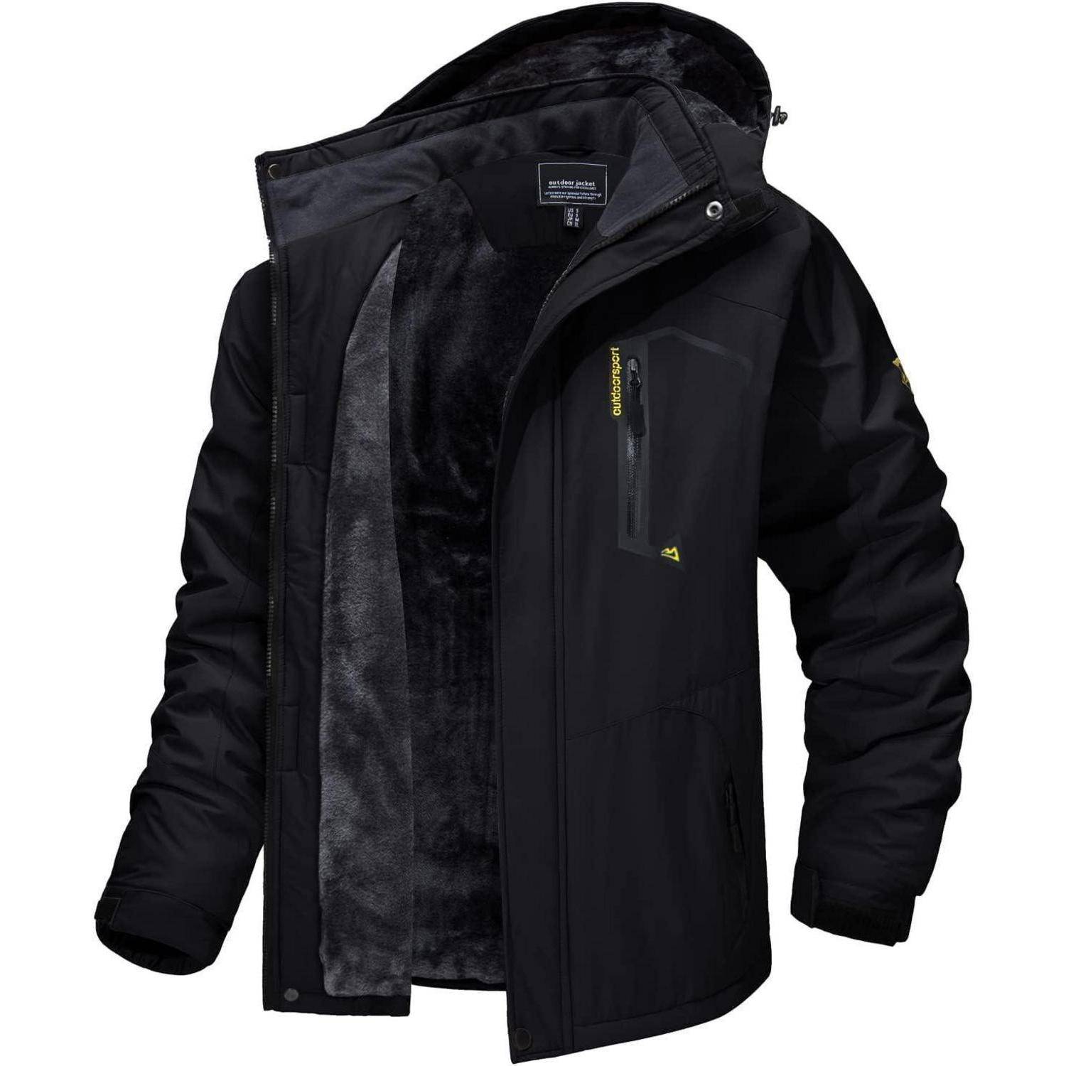 Eine schwarze Winterjacke mit Kapuze, ausgestattet mit mehreren Reißverschlusstaschen und einer weichen, isolierenden Fütterung für Wärme. Scheint für kalte Wetterbedingungen geeignet zu sein.