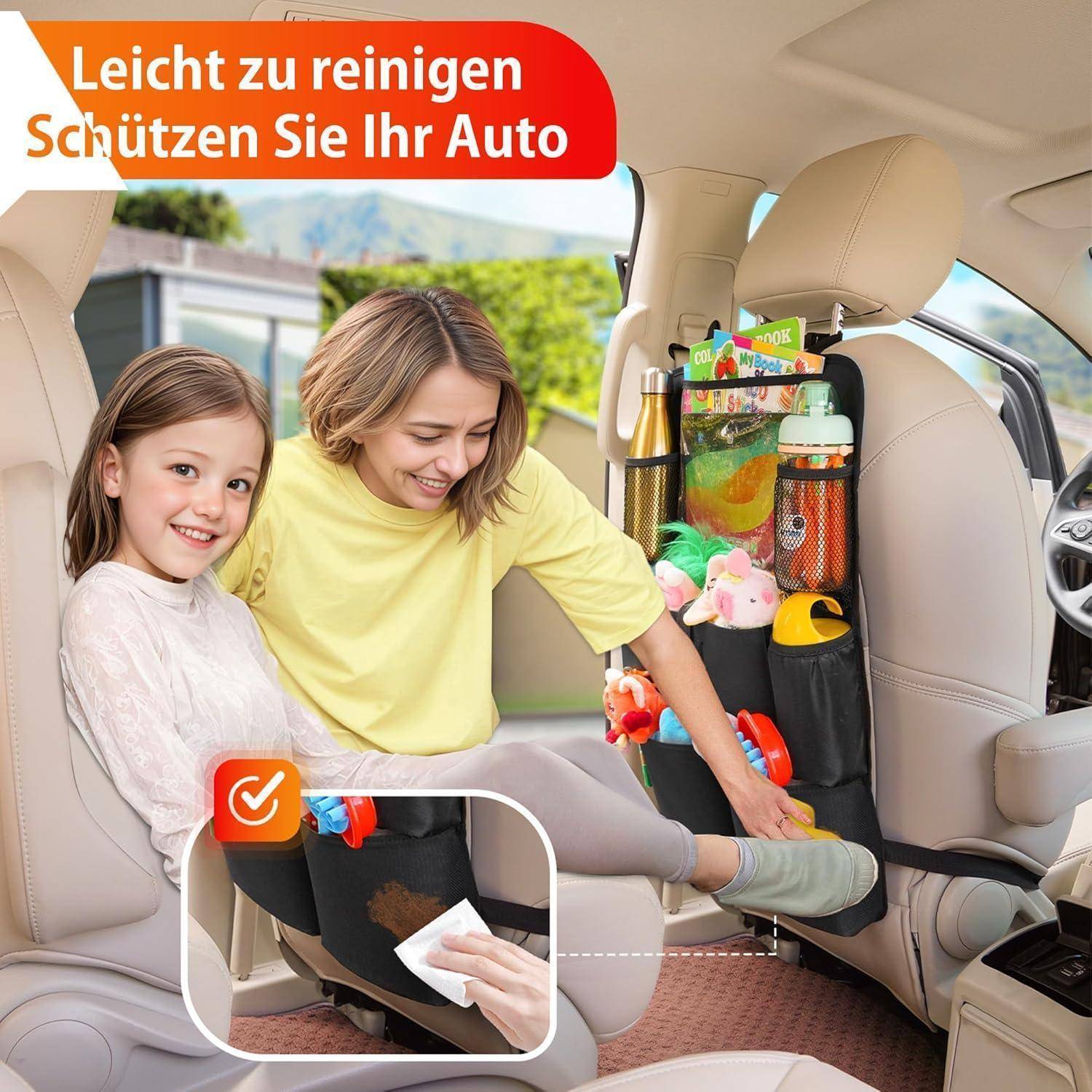 Zwei Kinder sitzen in einem Auto. Eines wischt die Rückenlehne ab, an der ein Organizer mit verschiedenen Gegenständen befestigt ist. Text auf Deutsch: 'Leicht zu reinigen, Schützen Sie Ihr Auto.