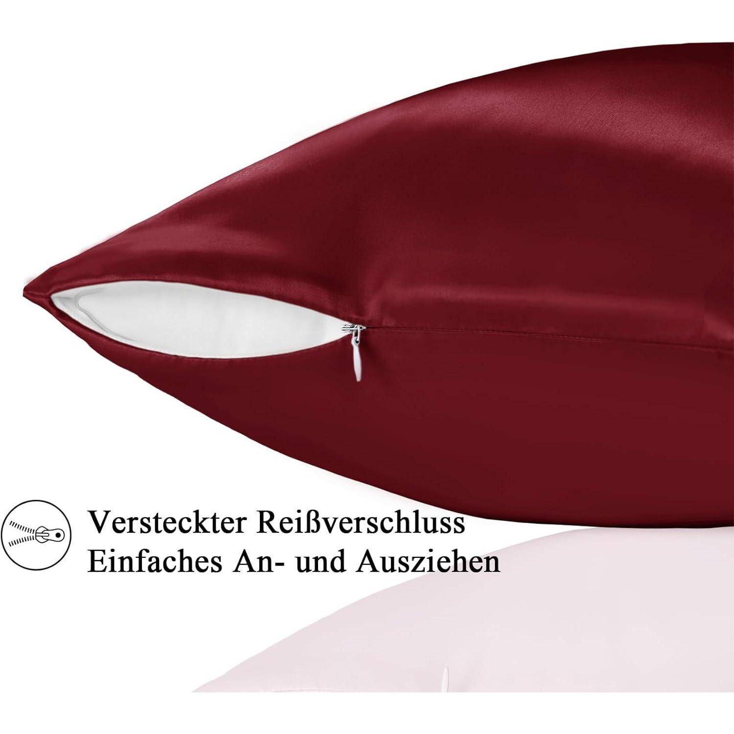 Eine rote Satin-Kissenhülle mit einem verborgenen Reißverschluss, der teilweise geöffnet ist und ein weißes Innenfutter offenbart. Der deutsche Text lautet „Versteckter Reißverschluss Einfaches An- und Ausziehen