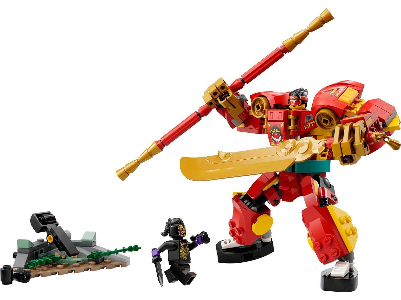 LEGO-ähnlicher rot-goldener Roboterkrieger mit einem langen roten Stab kämpft gegen einen kleinen schwarzen Ninja neben einem grauen Fahrzeug.