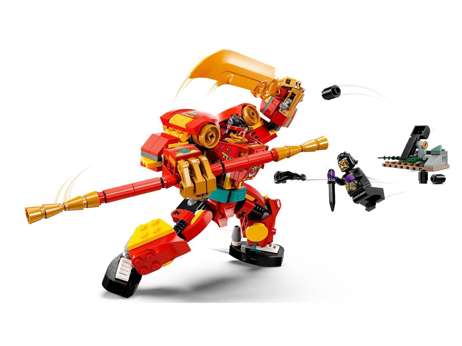 Ein rot-und-goldener LEGO-Mech mit einer langen Lanze greift eine kleine schwarze gekleidete Minifigur an, mit einem kleinen Plattformteil und losen Teilen in der Nähe.