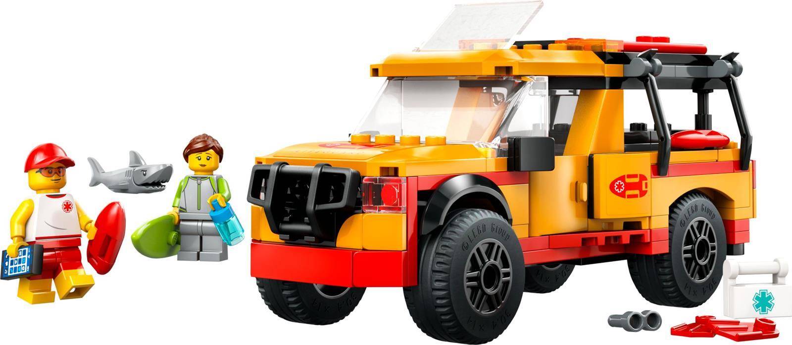 LEGO-ähnlicher Rettungs-SUV mit zwei Minifiguren, eine trägt Notfallausrüstung, neben einem kleinen grauen Flugzeug und verstreuten Zubehörteilen auf weißem Hintergrund.