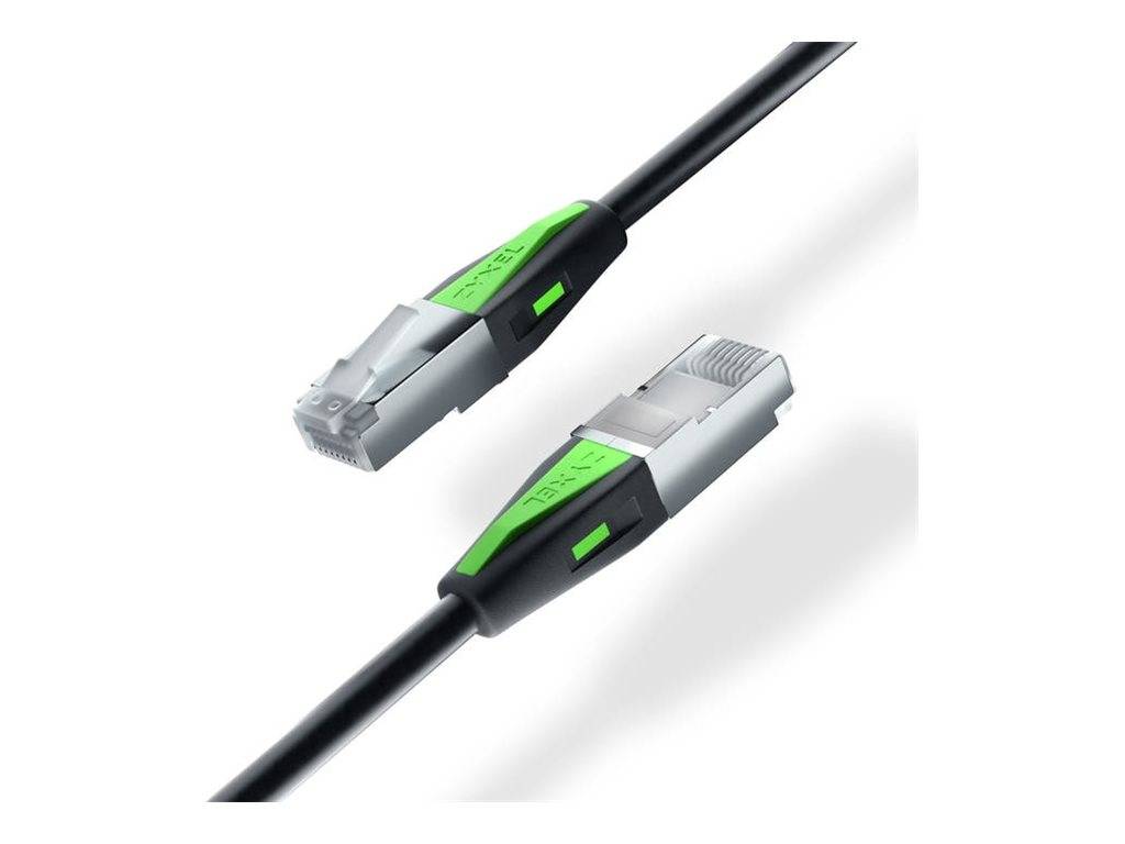 Zwei Ethernet-Kabel mit Metallsteckern und grünen Akzenten, die Langlebigkeit und High-Speed-Datenübertragungsfähigkeiten unterstreichen.