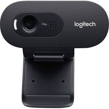 Eine schwarze Webcam mit abgerundeten Kanten und 'Logitech' Branding, ausgestattet mit einem 720p-Objektiv. Sie ist an einem verstellbaren Clip montiert.