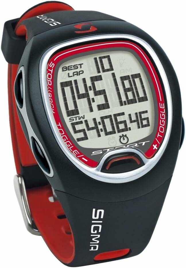 Eine digitale Sportuhr zeigt 'BESTE RUNDE 04:51.0' und 'STW 54:06:46'. Die Uhr hat ein schwarz-rotes Band und ein rundes Gehäuse.