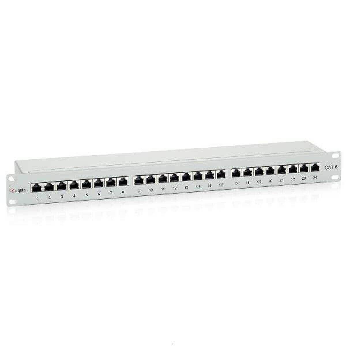 Ein 24-Port Cat-6-Netzwerk-Patchpanel mit beschrifteten Ports von 1 bis 24, verwendet zur Strukturierung von Ethernet-Kabeln in der Netzwerkinfrastruktur.