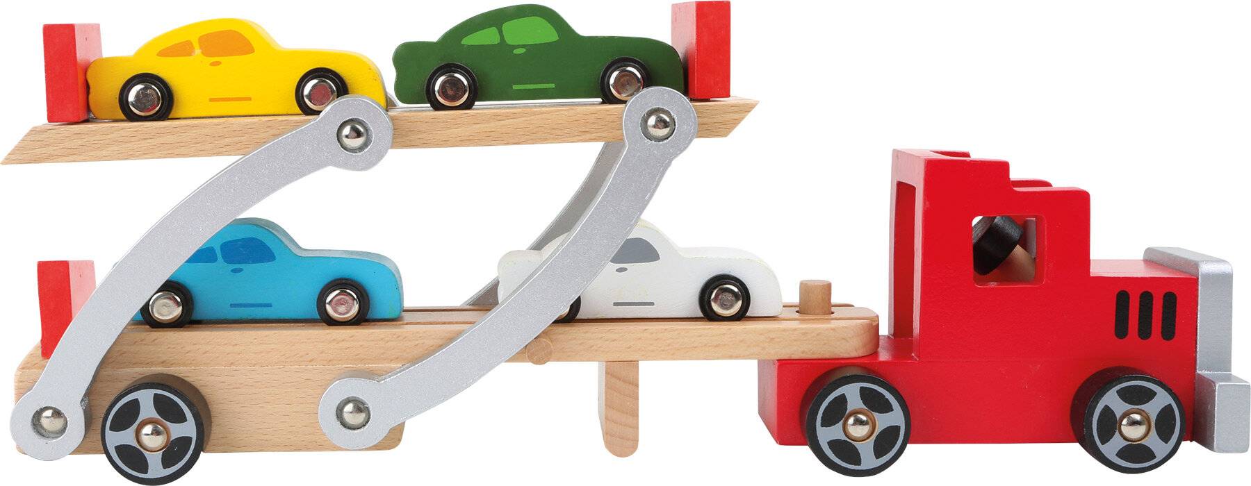 Ein Holzspielzeug-Autotransporter mit einem grünen, einem weißen und einem roten Auto darauf, der ein spielerisches und farbenfrohes Design präsentiert.