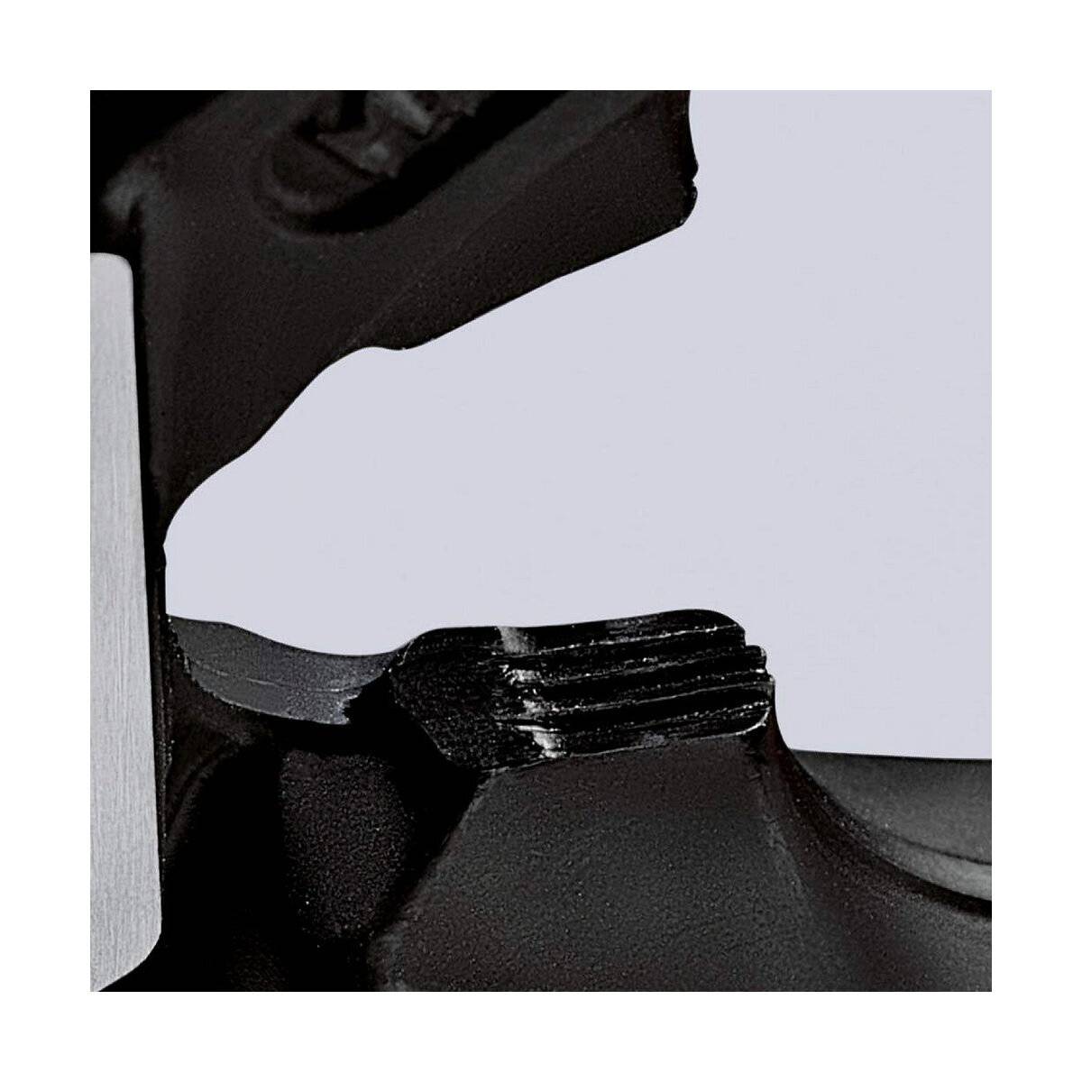 Detailaufnahme eines mechanischen Bauteils mit gezackten Kanten und komplexen Details, die präzise Ingenieurskunst hervorheben.