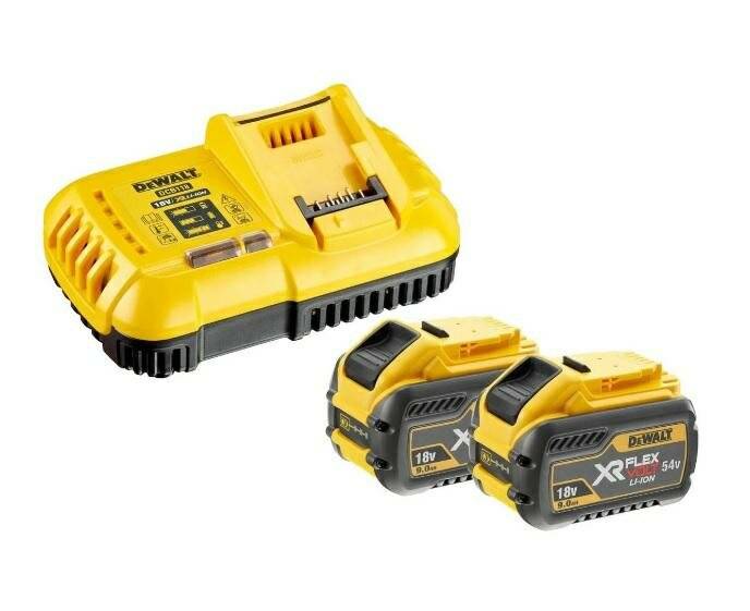 DeWalt-Ladegerät und zwei XR FlexVolt Lithium-Ionen-Akkus auf einem weißen Hintergrund.
