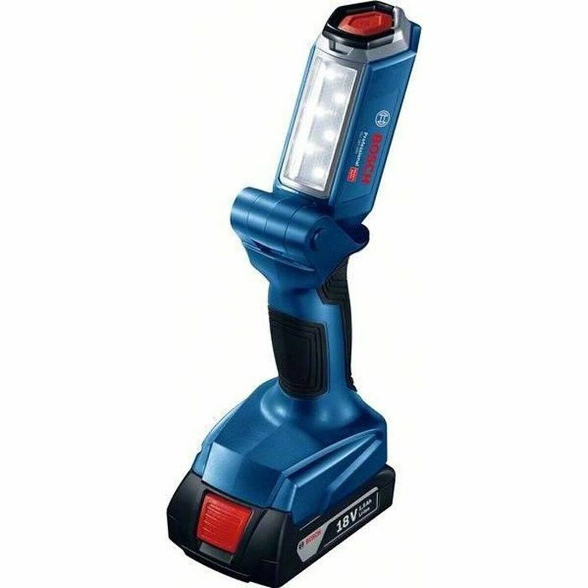 Eine blaue kabellose LED-Arbeitsleuchte mit einem schwarzen Griff und roten Tasten, ausgestattet mit einer 18V-Batterie an der Basis, in aufrechter Position.