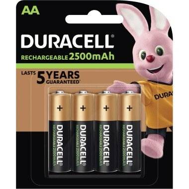 Vier Stück Duracell AA wiederaufladbare Batterien, 2500mAh, mit einer pinken Maskottchen auf der Verpackung. Behauptet, bis zu 5 Jahre garantiert zu halten.