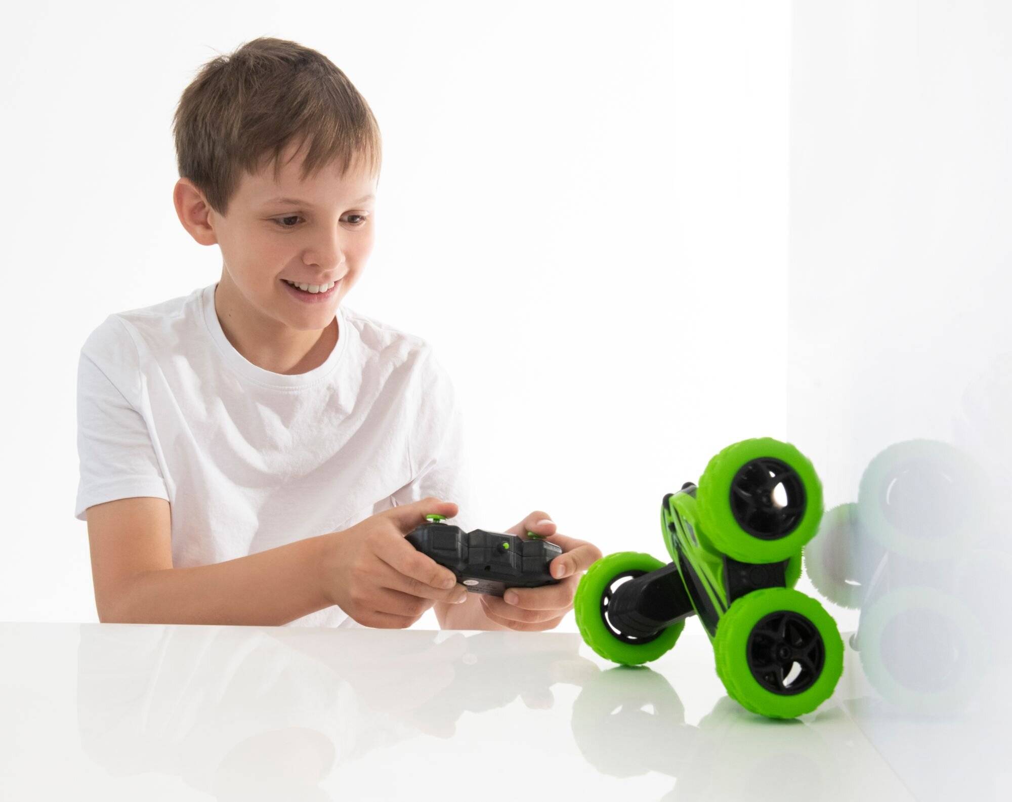 Vedes Racer R C Flip Over 2.4 GHz