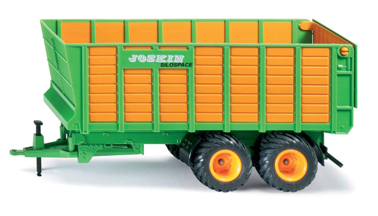 Joskin Silospace Anhänger in Grün und Orange, mit großen profilierten Rädern, entwickelt für den Transport von geernteten Feldfrüchten.
