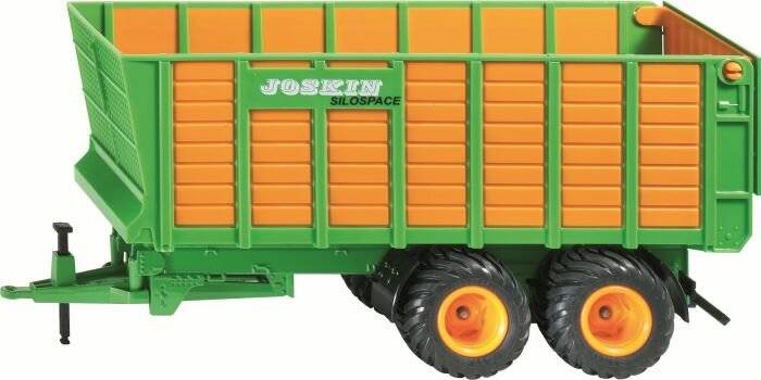 Ein Spielzeugmodell eines grünen und orangefarbenen landwirtschaftlichen Anhängers mit dem Markennamen 'Joskin Silospace' an seiner Seite, ausgestattet mit großen schwarzen Rädern.