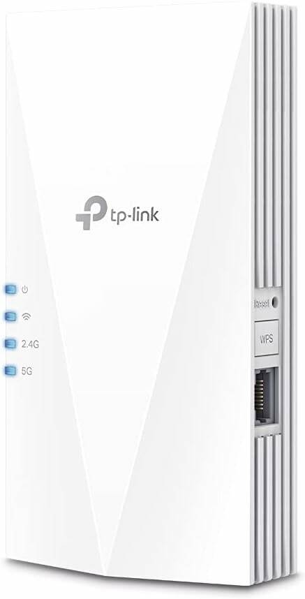 TP-Link WLAN-Repeater mit Strom- und Konnektivitäts-Anzeigelichtern auf der linken Seite, ausgestattet mit Reset- und WPS-Tasten sowie einem Ethernet-Anschluss auf der rechten Seite.