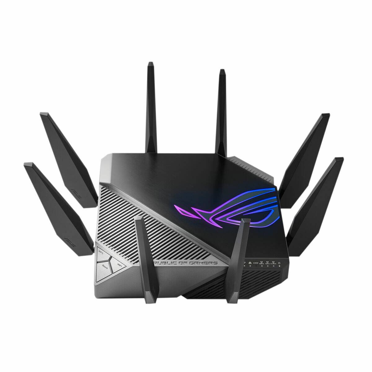 Ein schwarzer WLAN-Router mit mehreren Antennen, ausgestattet mit einem leuchtenden Logo, entwickelt für verbesserte Gaming-Leistung und Konnektivität.