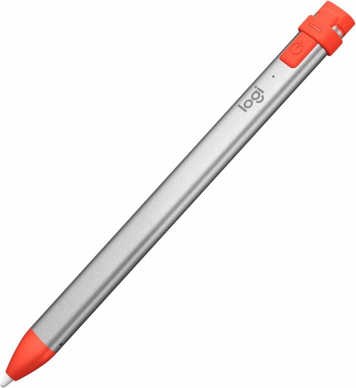 Ein silberner digitaler Stylus-Stift mit orangefarbener Spitze und Taste, mit 'logi' Branding an der Seite, der für Touchscreen-Geräte verwendet wird.
