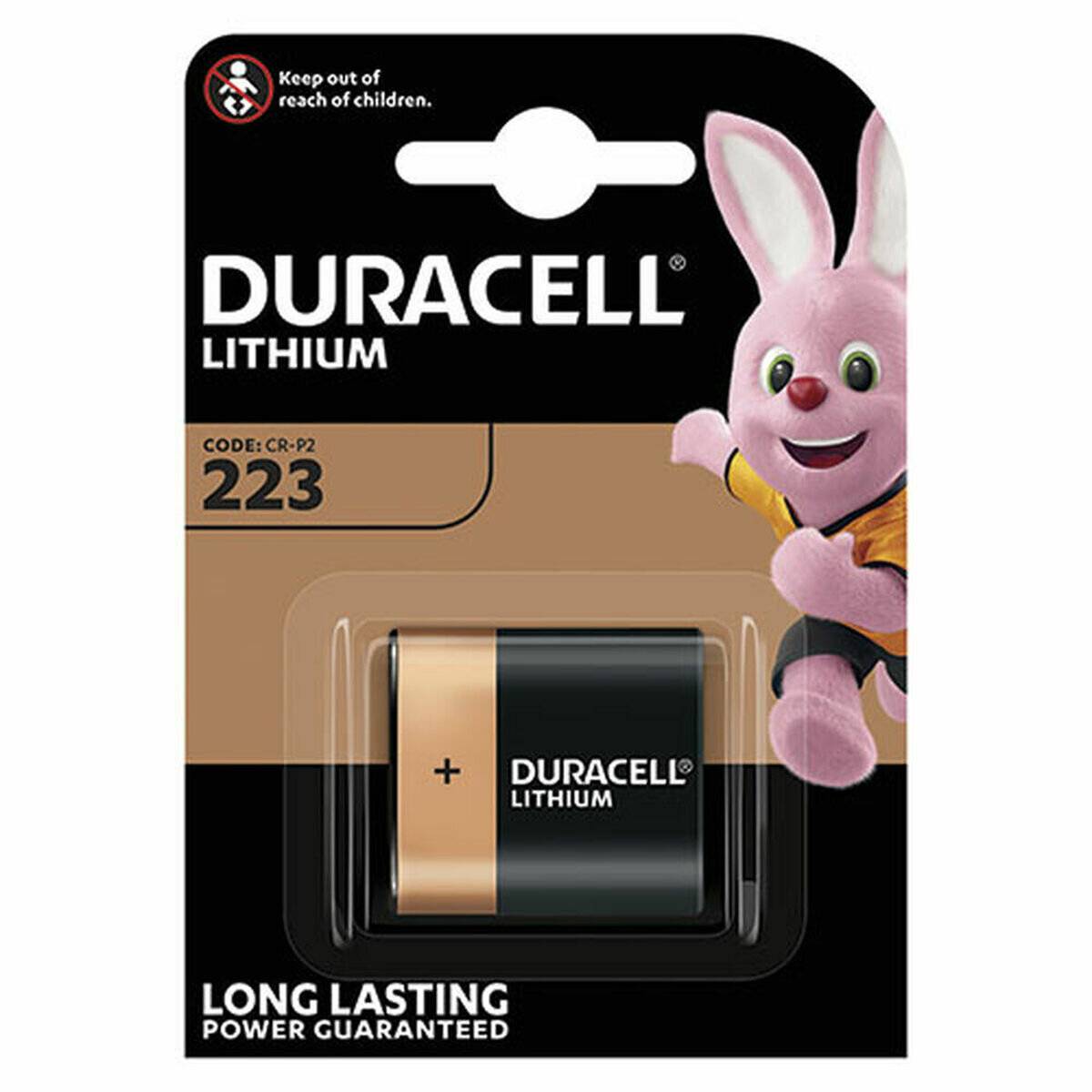 Duracell-Lithium-Batterieset mit pinkem Kaninchen-Maskottchen, mit der Bezeichnung '223', das lang anhaltende Leistung bewirbt.
