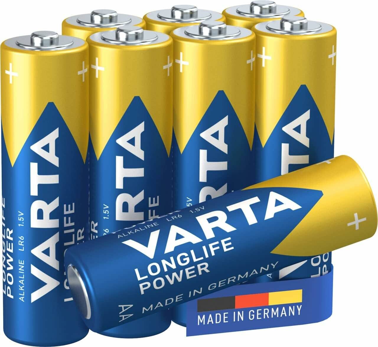 Zehn 'VARTA LONGLIFE POWER' AA-Alkalibatterien mit blau-gelber Verpackung, gekennzeichnet mit 'MADE IN GERMANY'.