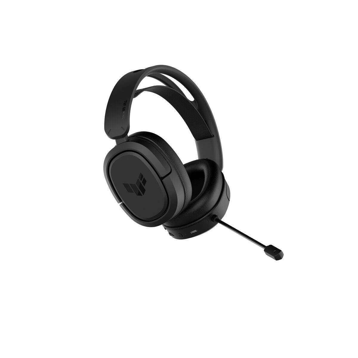 Ein schwarzes Gaming-Headset mit einem verstellbaren Mikrofon wird vor einem weißen Hintergrund gezeigt. Die Ohrmuscheln verfügen über ein Logo an der Seite.