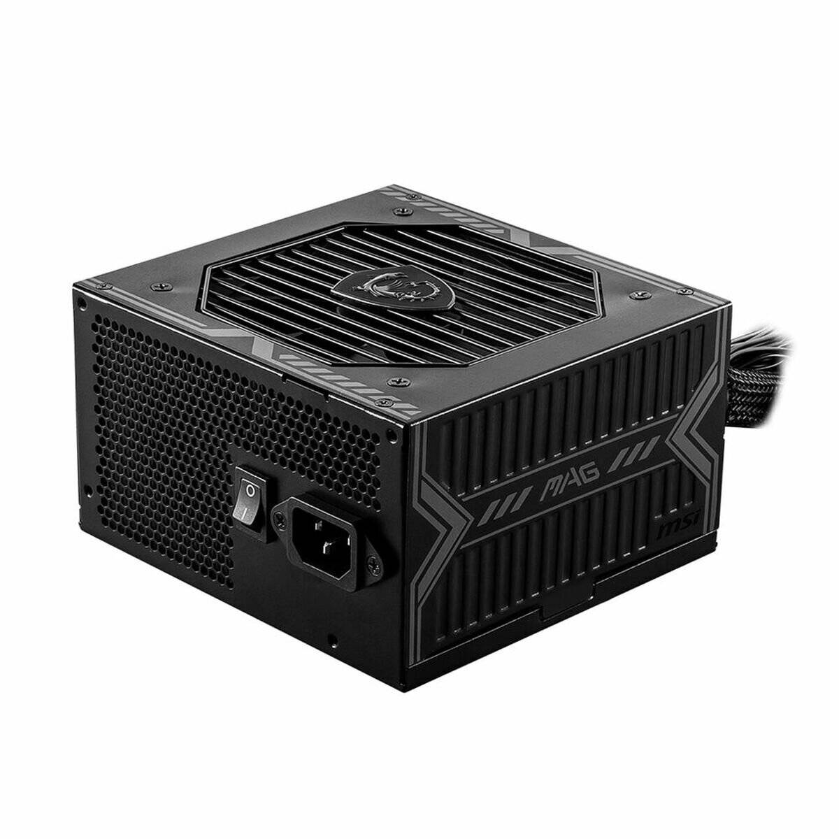 Eine schwarze Computer-Netzteileinheit mit einem Schalter, einem Stromanschlussport und einem Lüfter mit einem Lüftungsgitter.