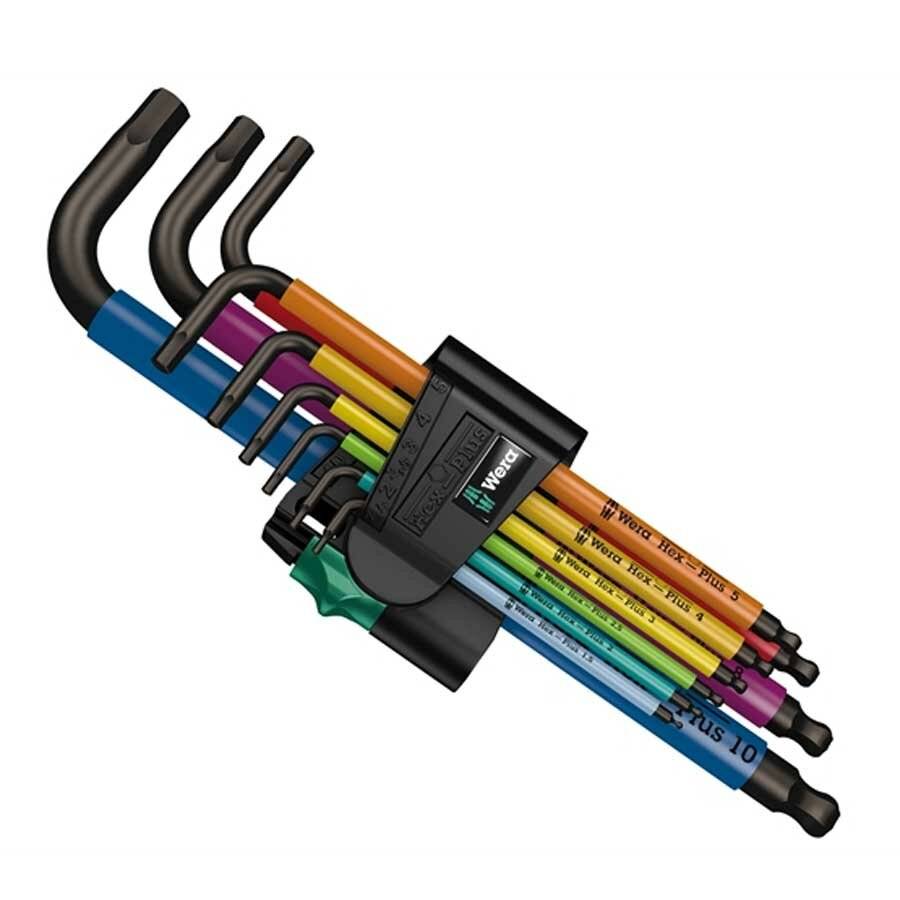 Ein Satz bunter Sechskantschlüssel in verschiedenen Größen, die in einem schwarzen Halter organisiert sind. Jeder Schlüssel ist mit einer Größennummer und einem Markenlogo gekennzeichnet.
