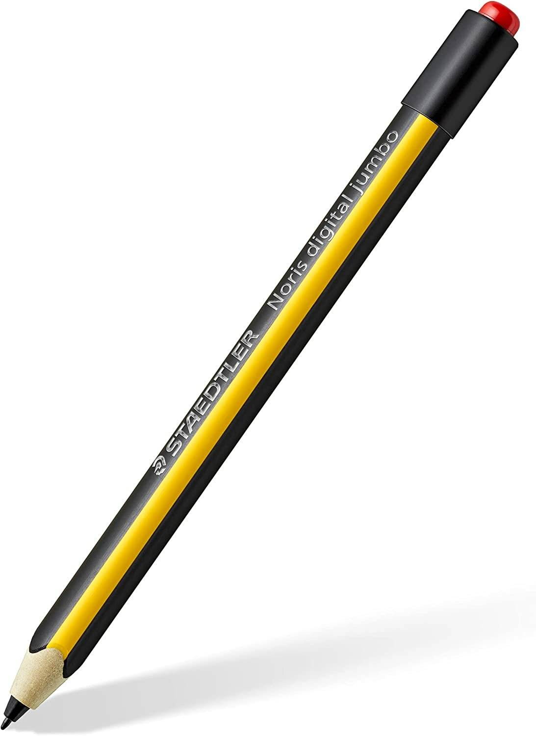 Eine Nahaufnahme eines Staedtler Noris digital Jumbo Stylus mit einem gelb-schwarzen Streifendesign und aufgedrucktem Produktnamen an der Seite.