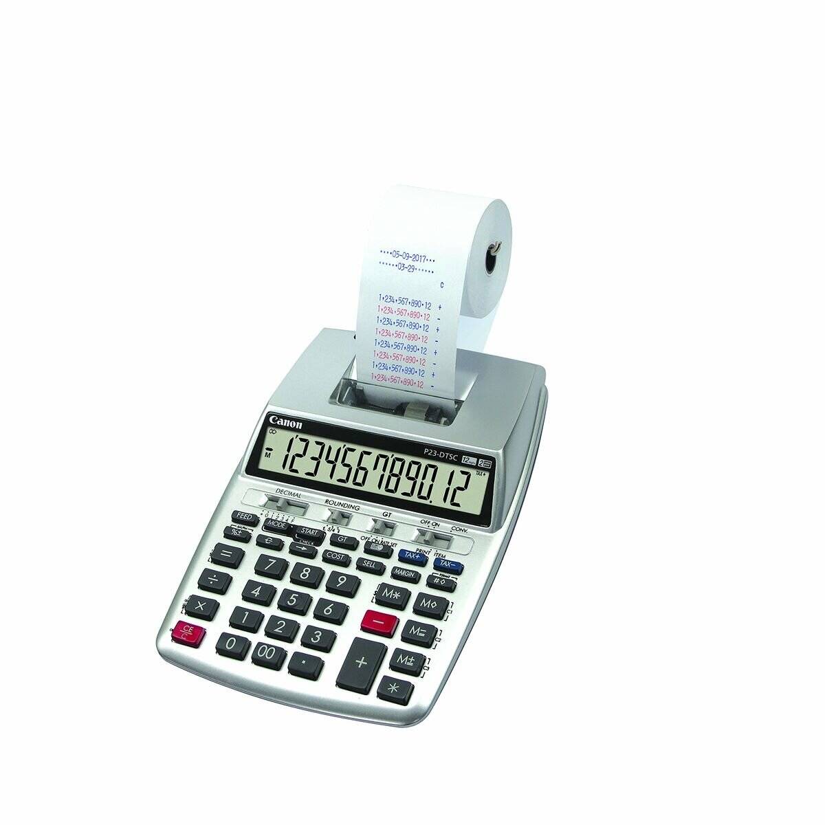 Ein silberner Canon-Taschenrechner zeigt die Zahl '1234567890' auf dem Display, während ein Papierstreifen darüber Berechnungen ausdruckt und eine große Tastatur zu sehen ist.