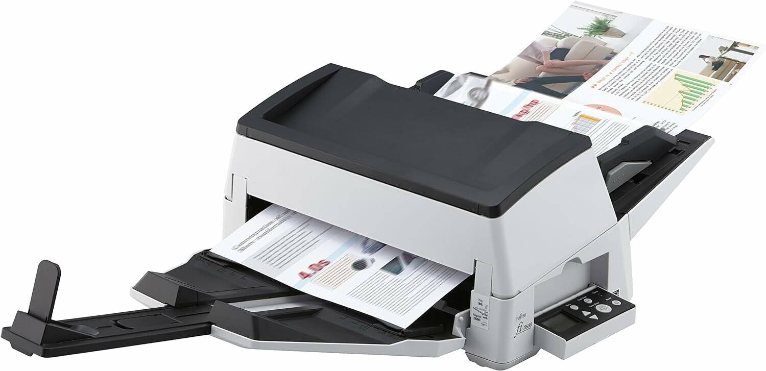 Ein Drucker, der Seiten mit Text und Bildern scannt und ausdruckt.