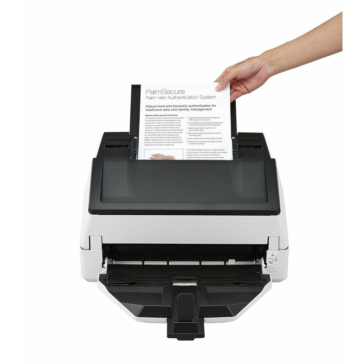 Eine Hand schiebt ein Dokument mit dem Titel „PalmSecure Palm Vein Authentication System