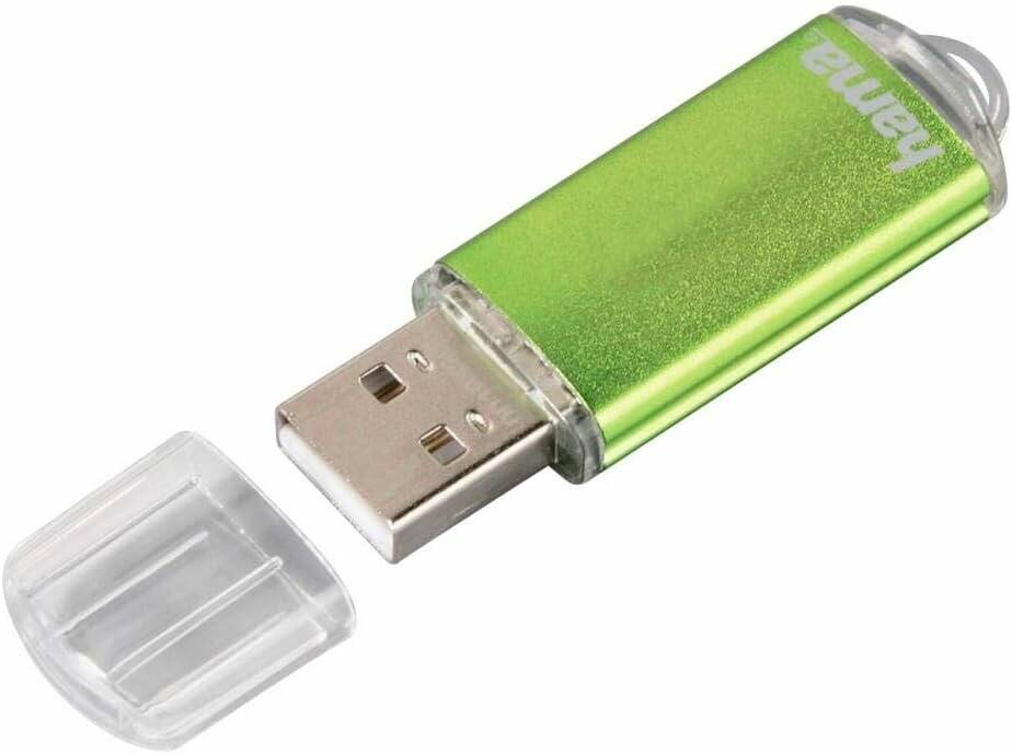 Ein grüner USB-Stick mit abgenommenem transparenten Deckel, der einen Standard-USB-Stecker zeigt.