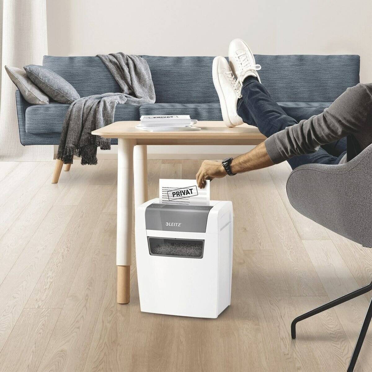 LEITZ IQ Home Aktenvernichter mit Partikelschnitt P-4 4 x 28 mm 6 Blatt weiß