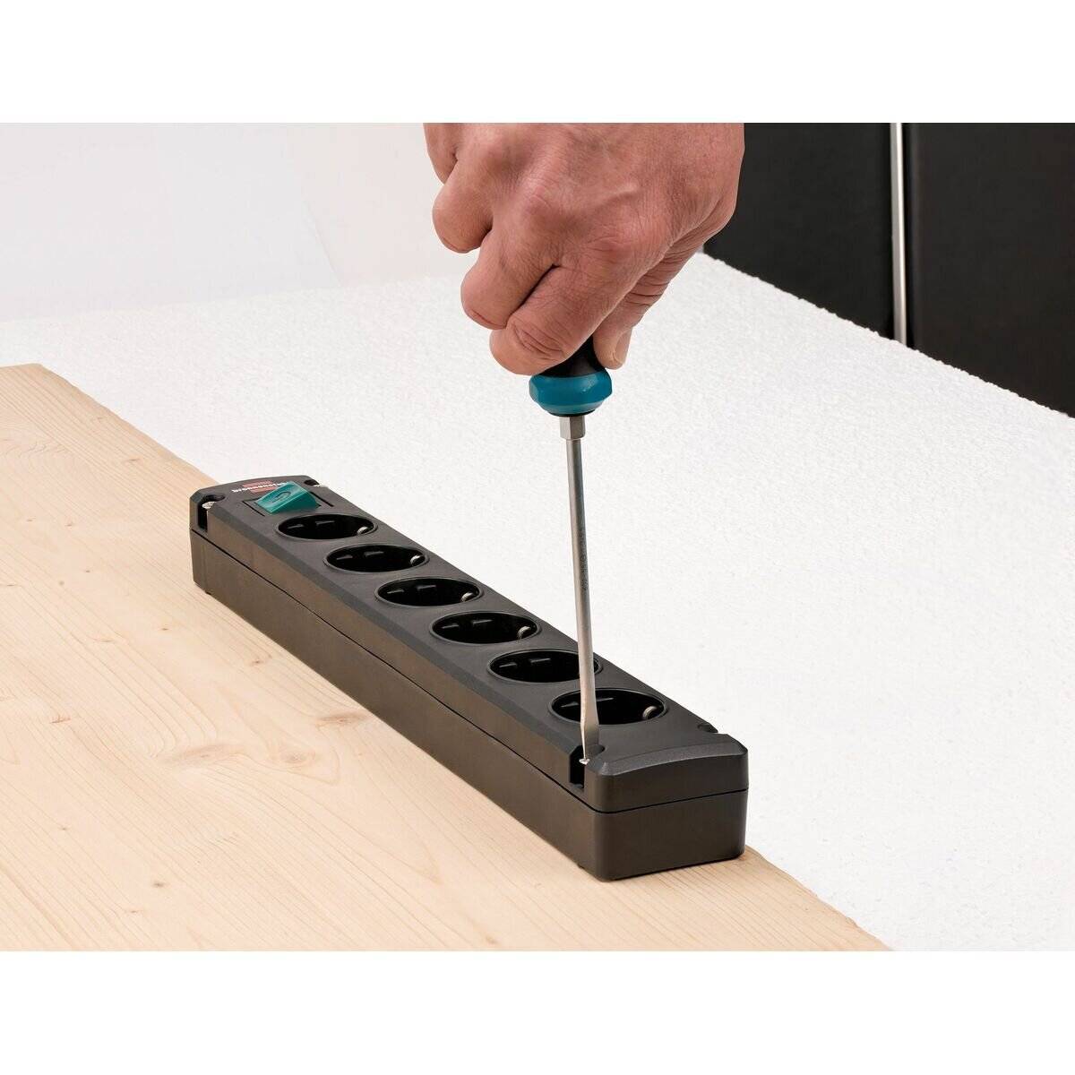 brennenstuhl Bremounta 4-fach Steckdosenleiste mit Schalter 1,5 m schwarz