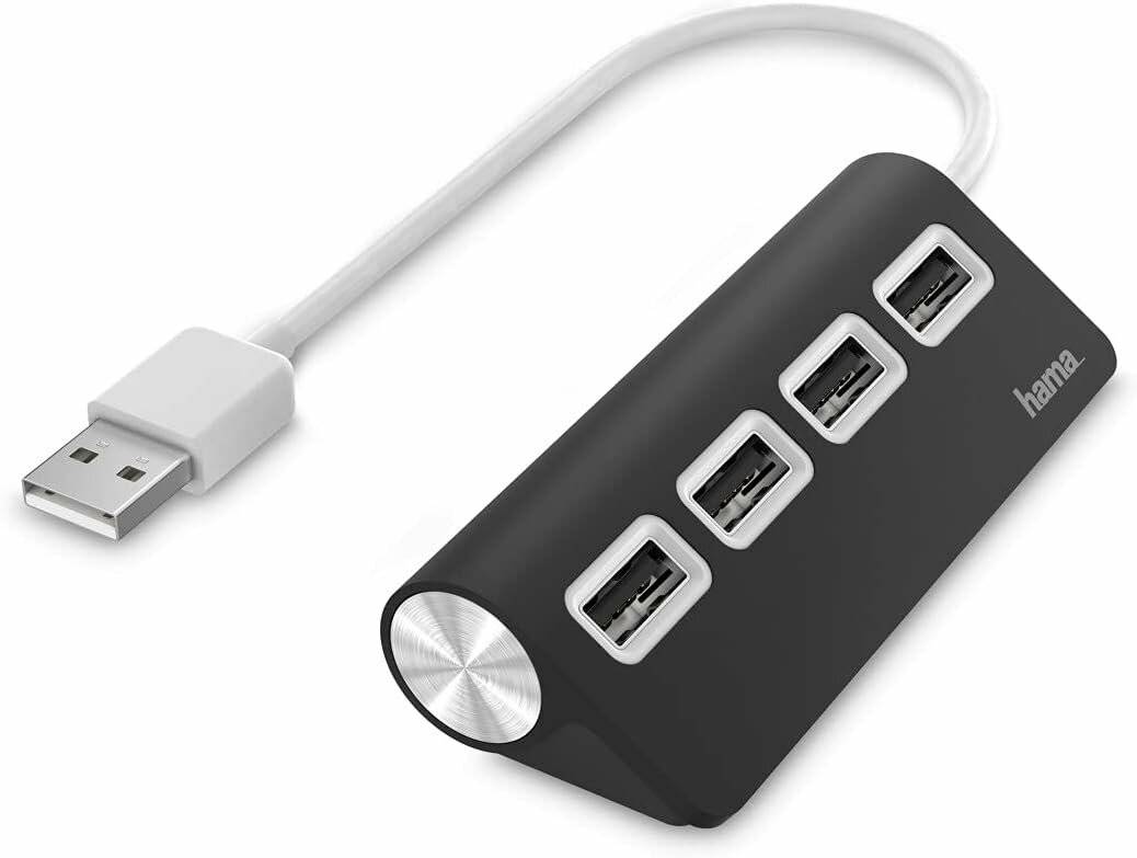 Ein schwarzer USB-Hub mit vier USB-Anschlüssen und einem Kabel, das in einen USB-Stecker mündet und für die Erweiterung von Geräte-Konnektivitätsoptionen entwickelt wurde.