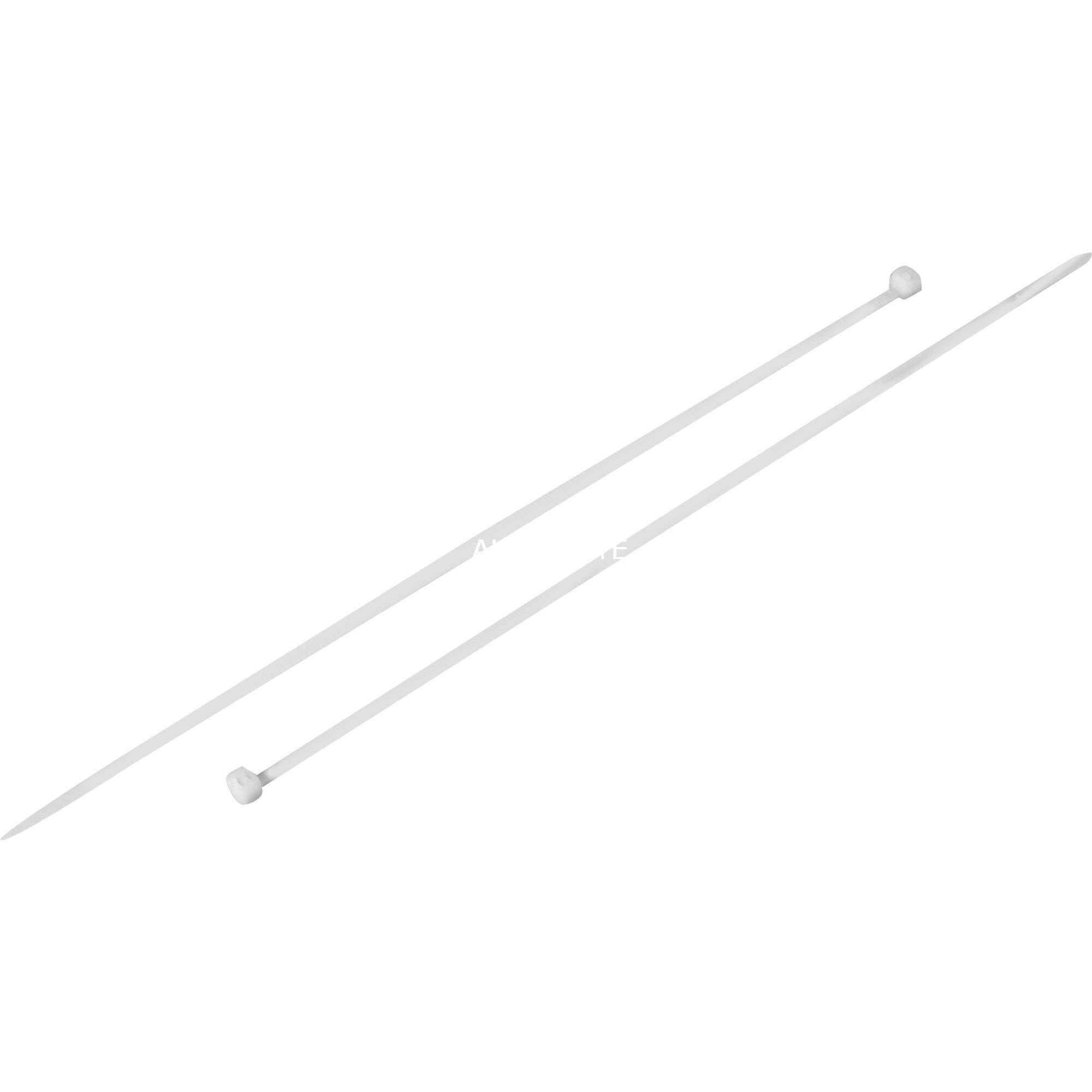 Zwei lange, weiße Kabelbinder mit quadratischen Verschlussköpfen, parallel auf einem weißen Hintergrund liegend.