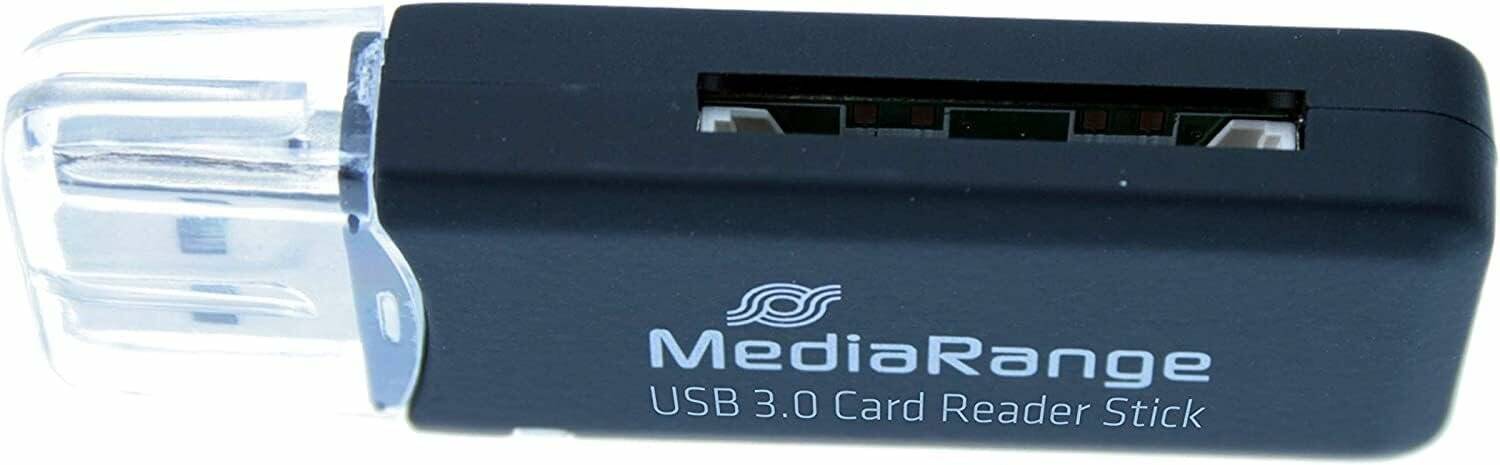 Eine Nahaufnahme eines 'MediaReader USB 3.0 Card Readers' mit sichtbarem Kartensteckplatz. Text lautet 'MediaReader USB 3.0 Card Reader'.