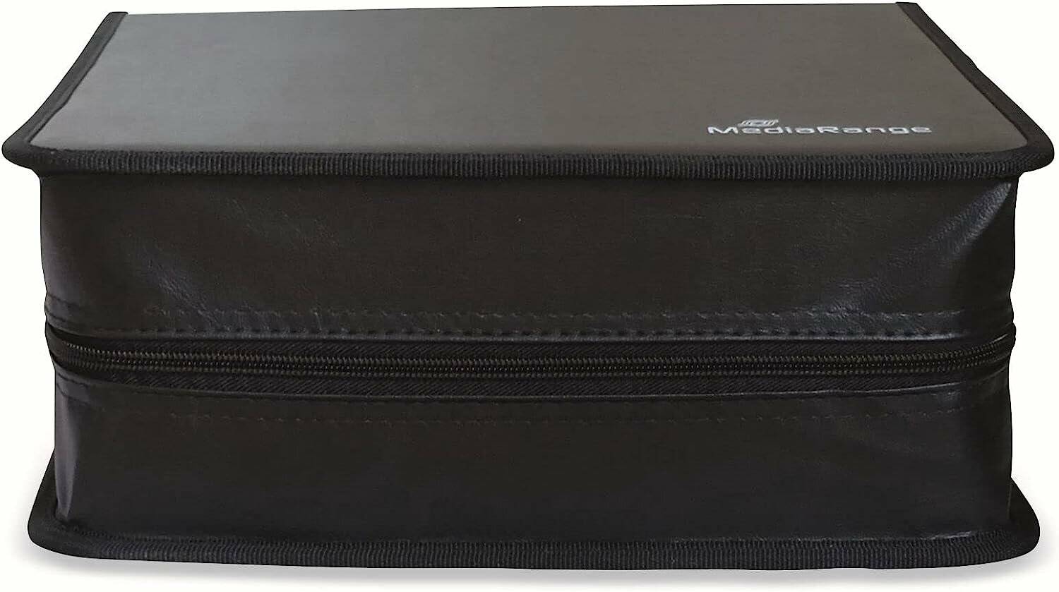 Eine geschlossene schwarze Reißverschlusstasche mit sichtbarem Markenlogo in der oberen rechten Ecke. Das Design ist schlicht und funktional, wahrscheinlich zur Aufbewahrung gedacht.