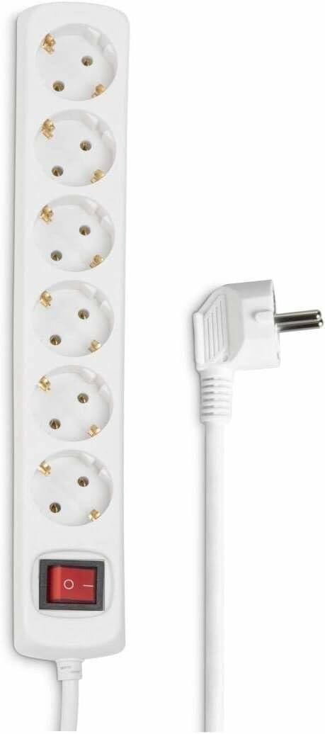 Ein weißes Mehrfachsteckdosenleiste mit vier europäischen Steckdosen und einem weißen Stecker.