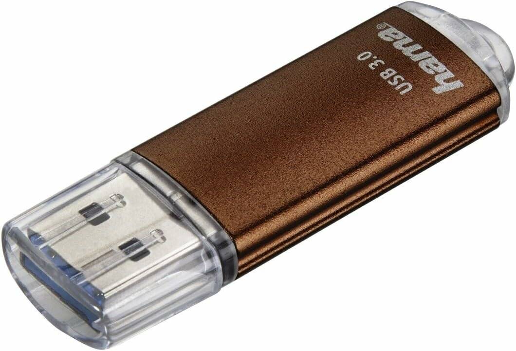 Ein USB-Stick mit braunem Gehäuse, mit der Aufschrift 