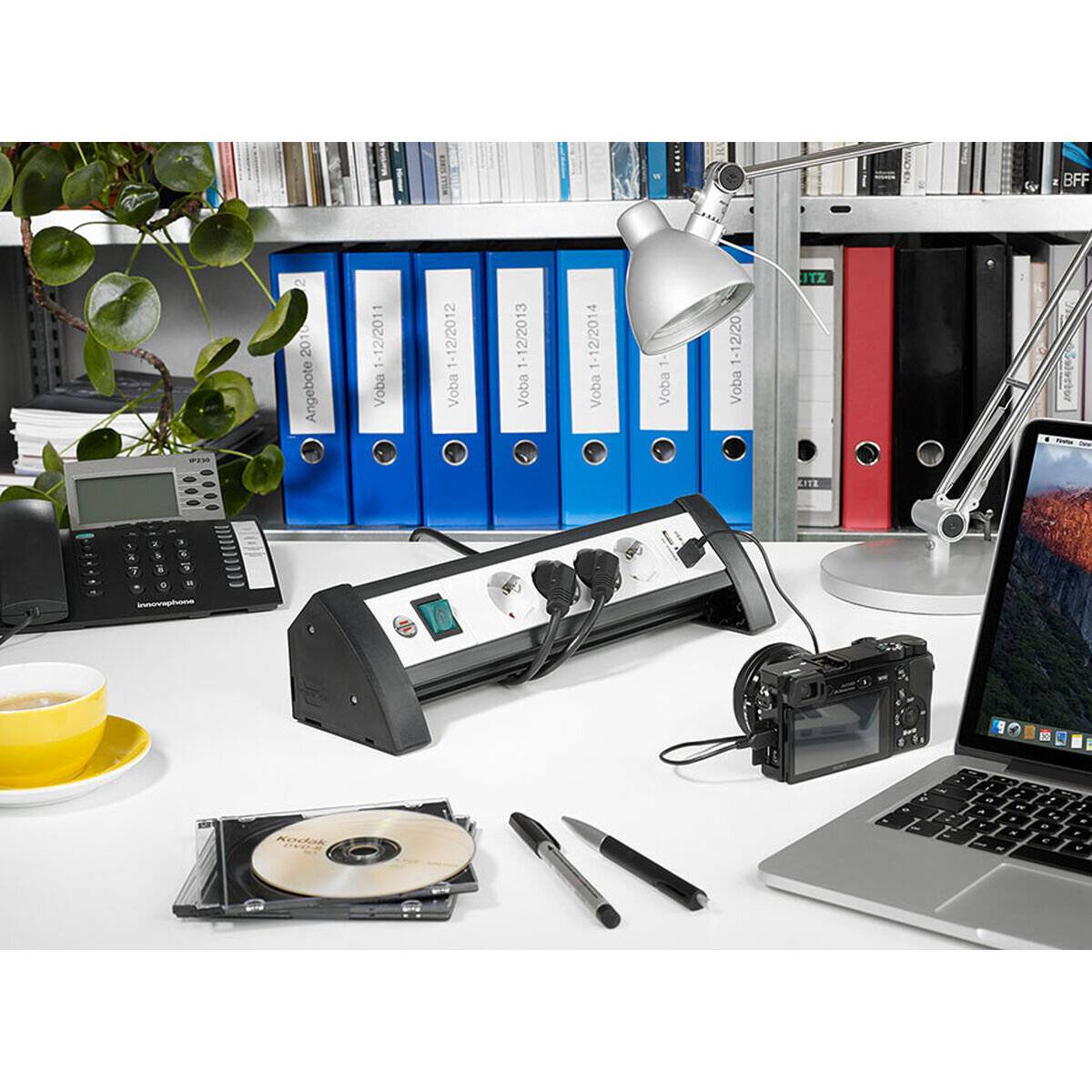 brennenstuhl Premium-Office-Line 4-fach Steckdosenleiste mit Schalter 1,8 m schwarz mit USB-Buchse