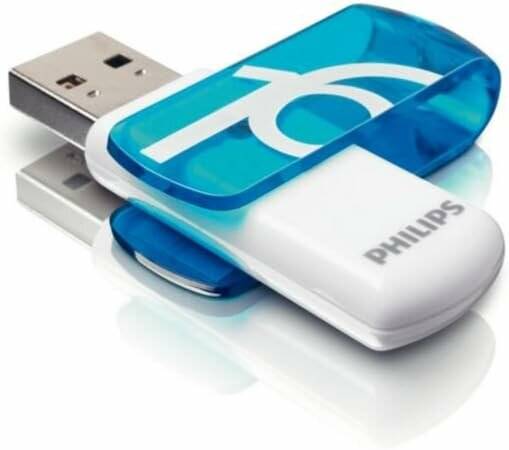 Ein USB-Stick mit einer blauen durchscheinenden Abdeckung und dem Wort 'PHILIPS' darauf gedruckt.